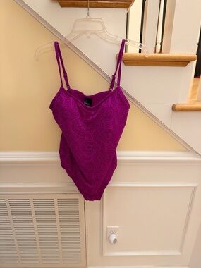 Ladies Sz. Large (12-14) "Catalina" Fuchsia Crochet Lace Spaghetti Strap Top GUC